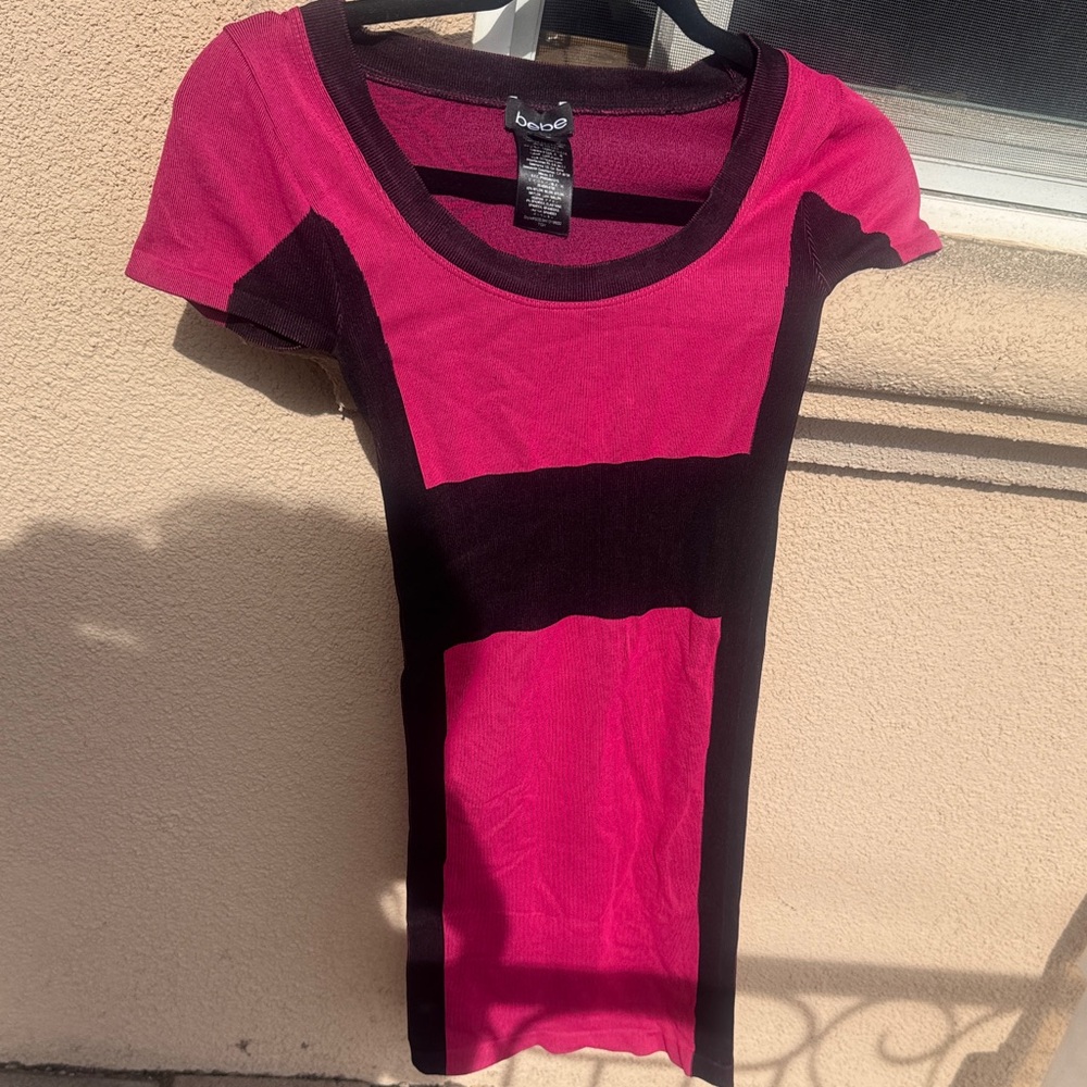 bebe Black and Fuchsia Short Sleeve Colorblock Tee